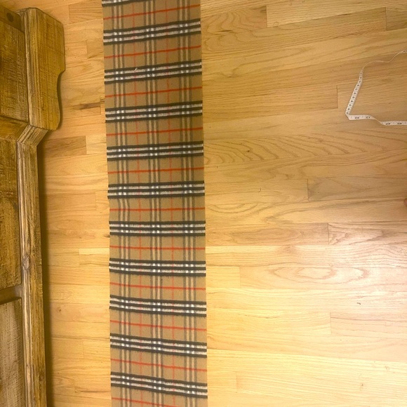Vintage Burberry Narrow Neck Check 70% Cashmere 30% Wool Scarf & Burberry Bag - Picture 10 of 10